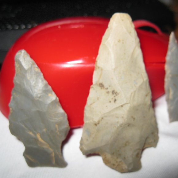 Arrowheads From the Midwest - Picture 2 of 2
